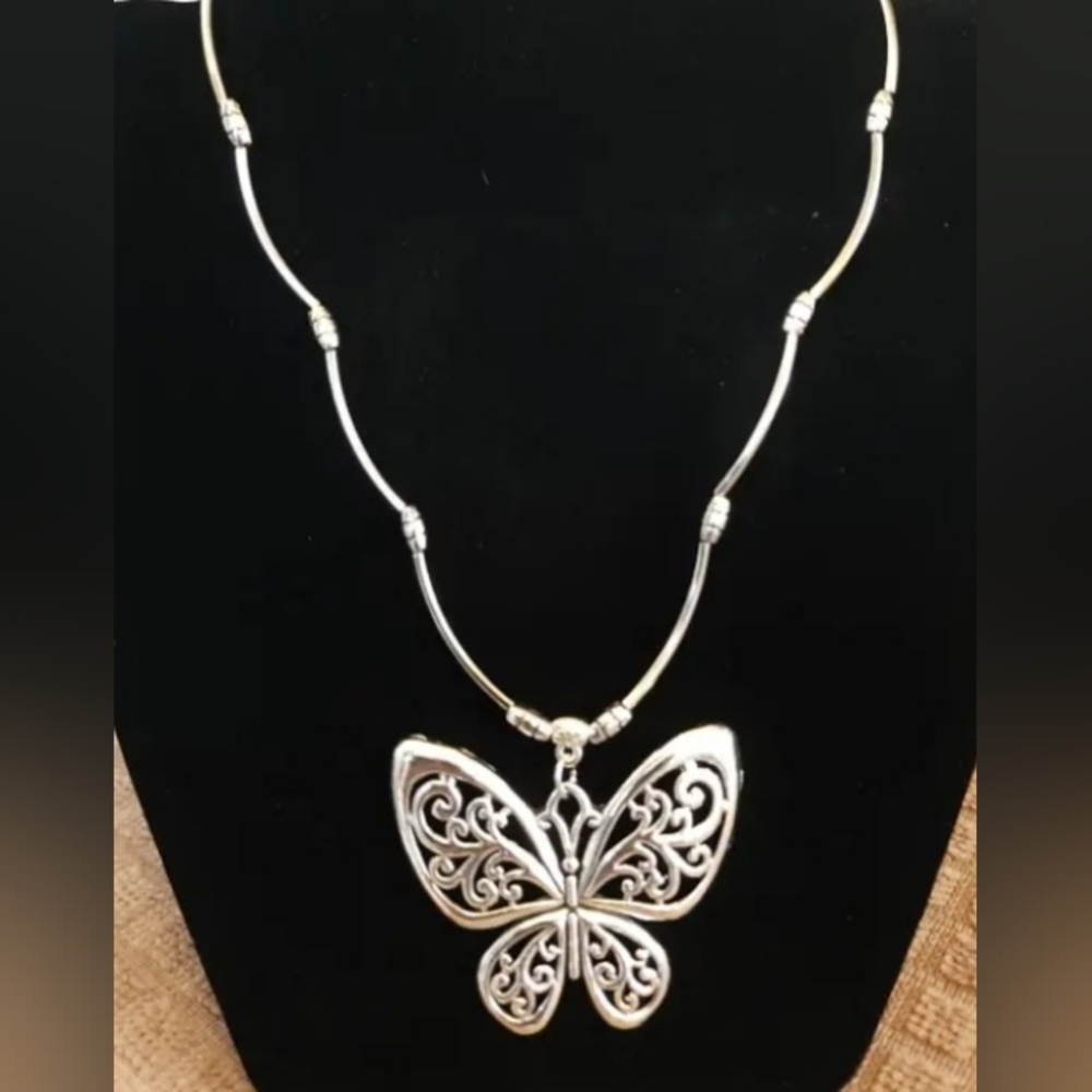 Butterfly Necklace - Picture 4 of 13
